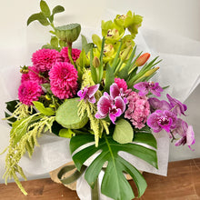 Load image into Gallery viewer, * Florist Choice Bouquet - aka 'Trust Us'
