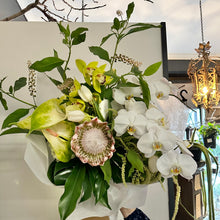 Load image into Gallery viewer, * Florist Choice Bouquet - aka 'Trust Us'
