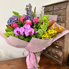 Load image into Gallery viewer, * Florist Choice Bouquet - aka 'Trust Us'
