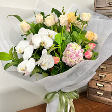 Load image into Gallery viewer, * Florist Choice Bouquet - aka 'Trust Us'