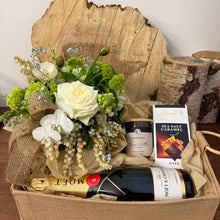 Load image into Gallery viewer, Gift Hamper Champagne, Flowers Candle, Chocolate
