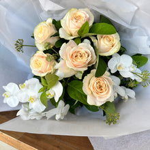 Load image into Gallery viewer, * Florist Choice Seasonal Bouquet -Always Recommended
