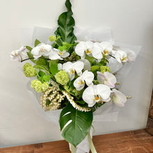 Load image into Gallery viewer, * Florist Choice Seasonal Bouquet -Always Recommended
