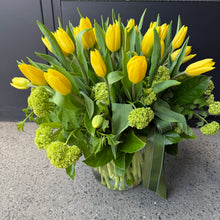 Load image into Gallery viewer, Tulip Vase
