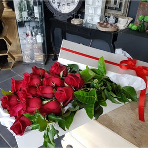 * One Dozen Roses Gift Boxed