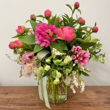 Load image into Gallery viewer, * Florist Choice Seasonal Arrangement - Always Recommended
